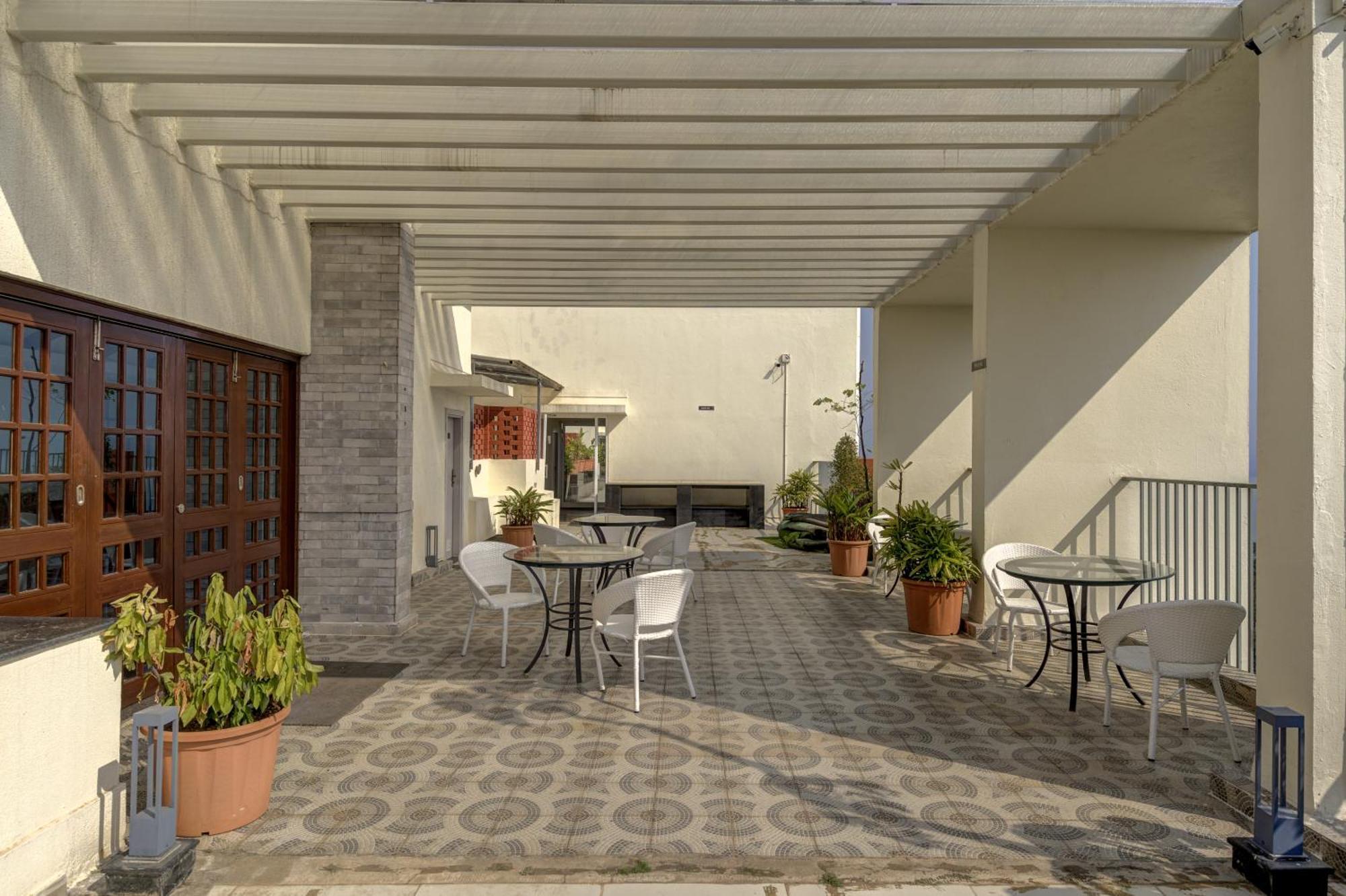 Апартаменты Luxe 2Bhk 10Min From Goi Airport With Pool Access Даболим Экстерьер фото